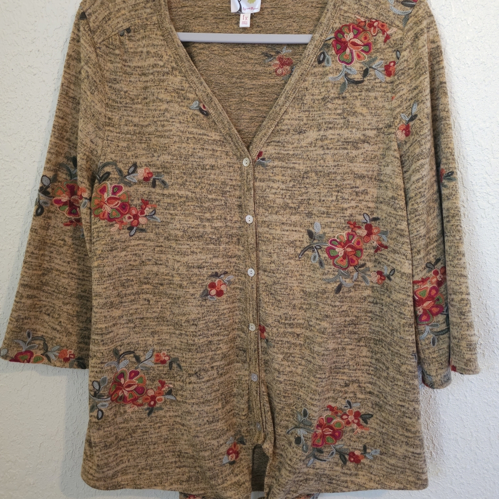 Fig and Flower Tan Floral V-Neck Sweater Size 1X
